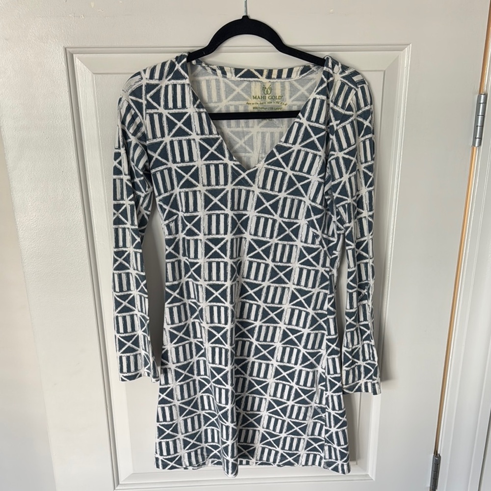 MAHI GOLD Black and White Sheath Dress V-Neck Long Sleeve